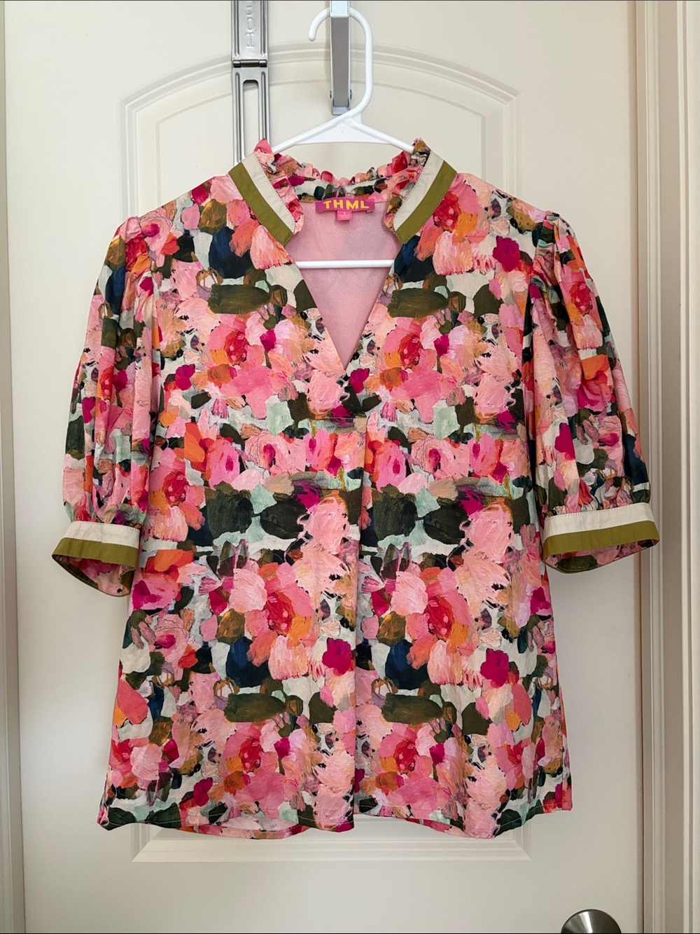 NWOT THML Pink Floral V-Neck Puff Sleeve Blouse